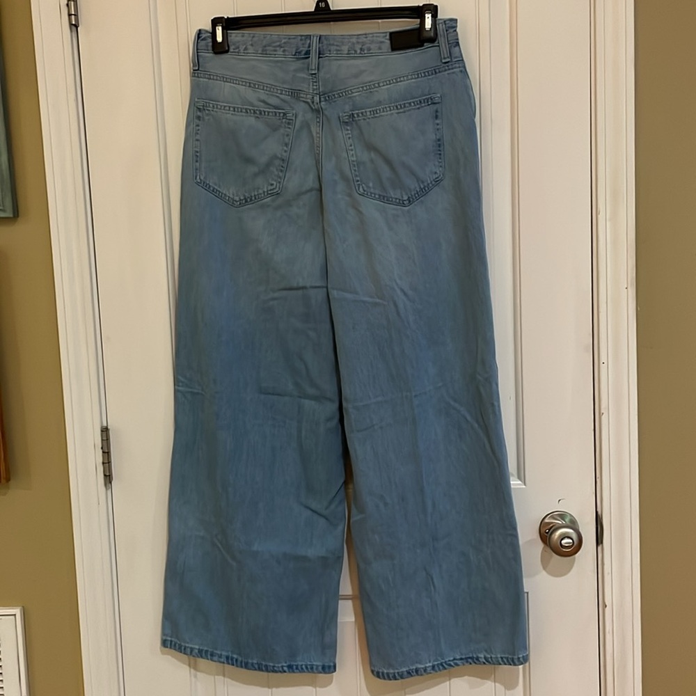 Scoop wide leg size 8 light wash 31” inseam Jean - Picture 3 of 5